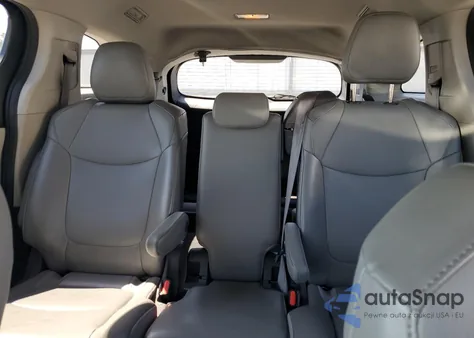 2021 Toyota Sienna Xle z USA, uszkodzony, nr VIN 5TDJRKEC9MS069054